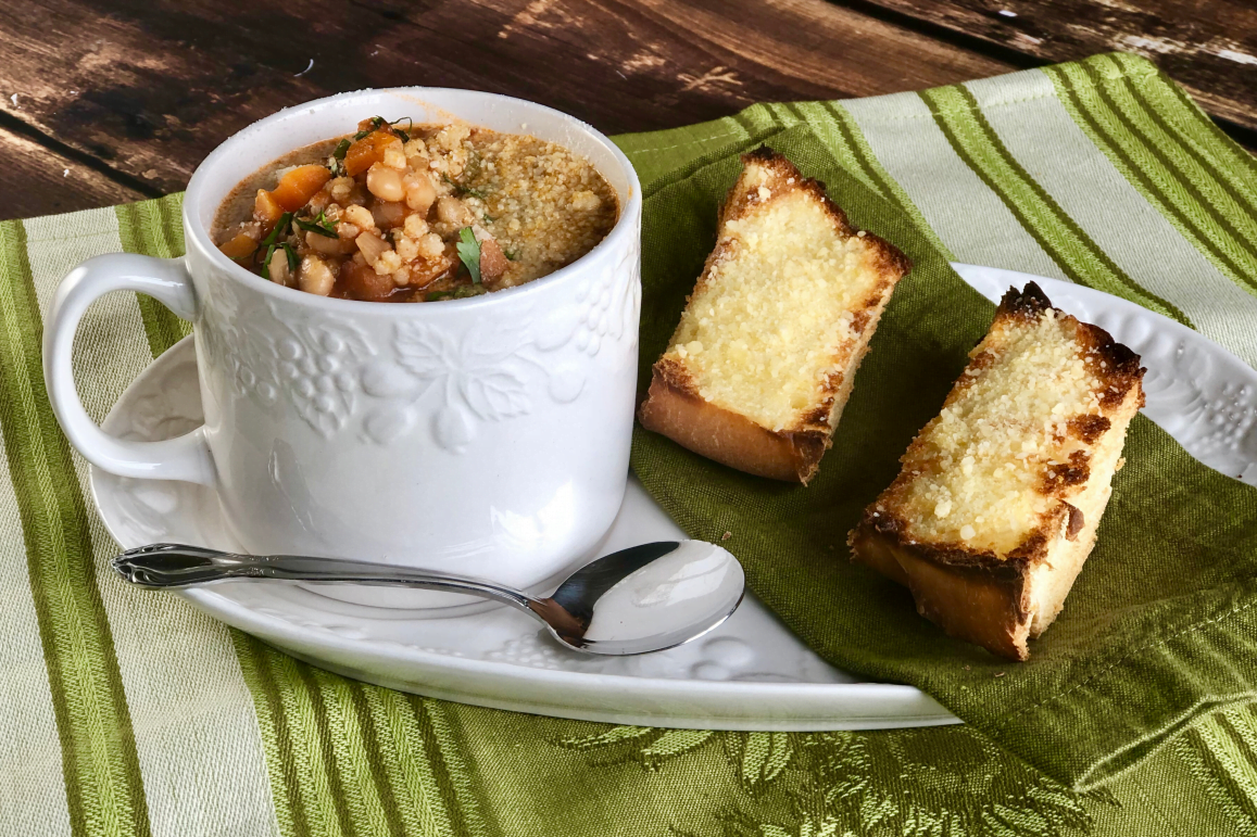 Are you a Minestrone soup fan?  It's dang hard to beat a good pot of this hearty Italian vegetable/pasta soup. 