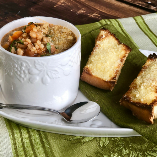 Are you a Minestrone soup fan?  It's dang hard to beat a good pot of this hearty Italian vegetable/pasta soup. 