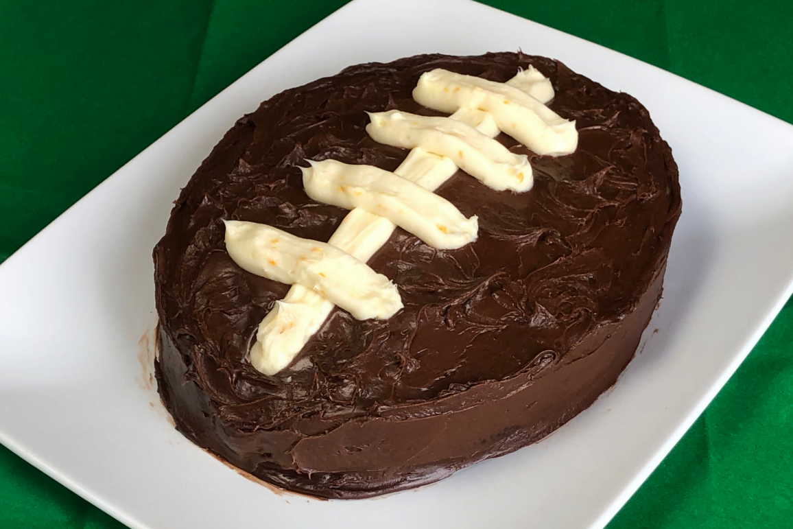 Scouting for a fun game day dessert that you can whip out in mere minutes? Use this simple tutorial to make this Easy Football Cake for your next watch party!