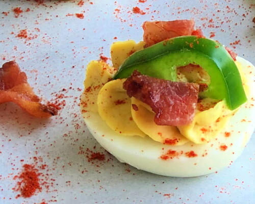 Bacon Jalapeno Deviled Eggs.....now that sounds like some kick-butt-delicious deviled eggs, with a side of spicy! These deviled eggs will be the hit of your next summer gathering.