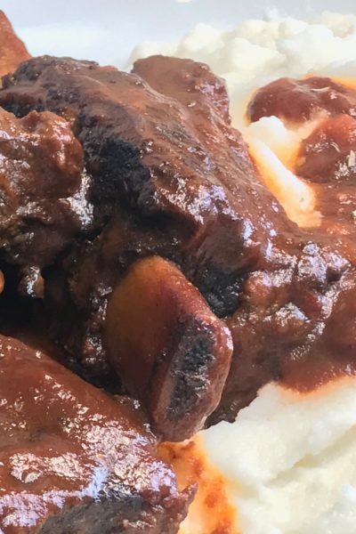 single beef short rib with mashed potatoes and wine gravy 