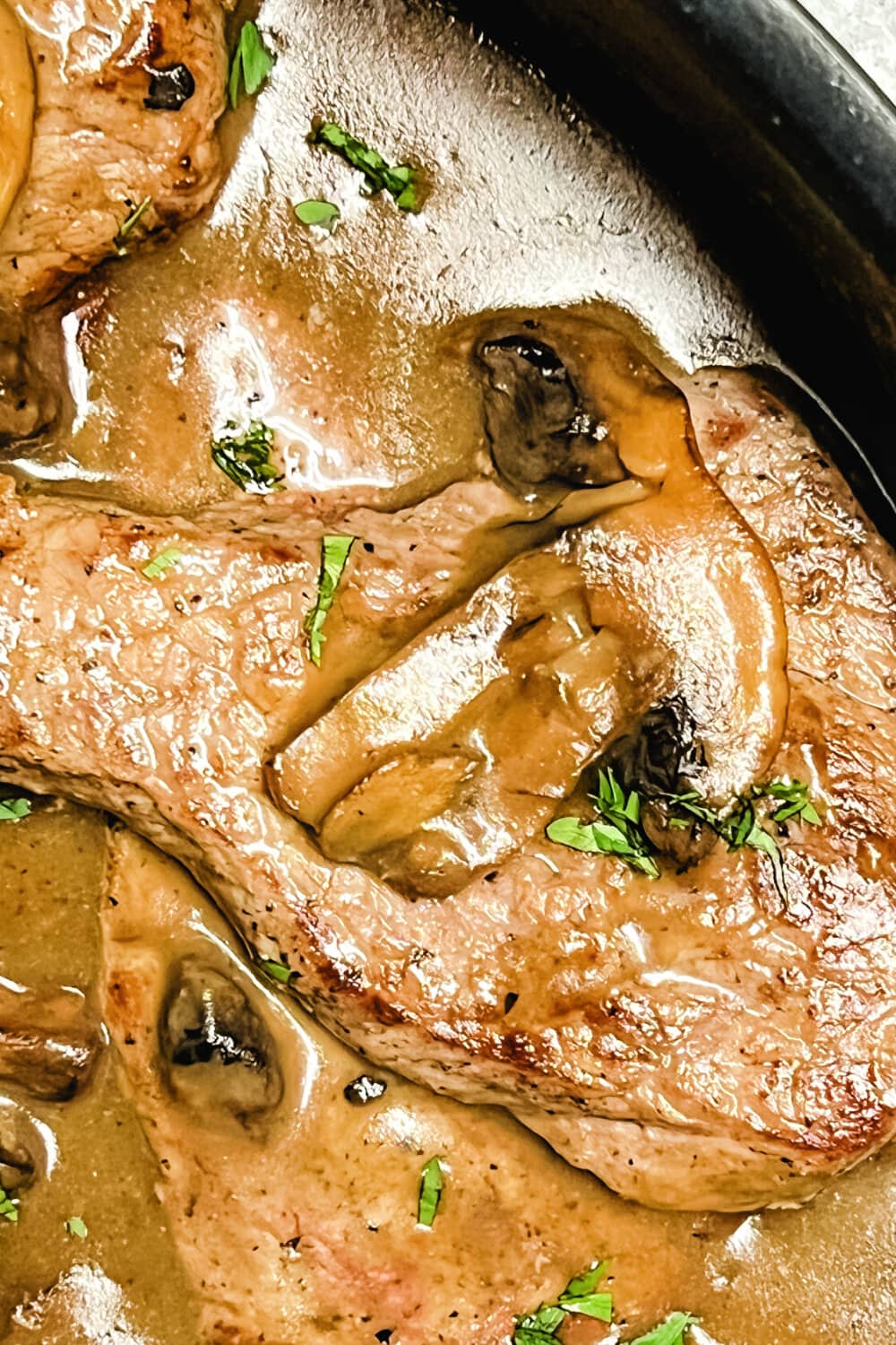 Caramelized steaks in a mushroom gravy.