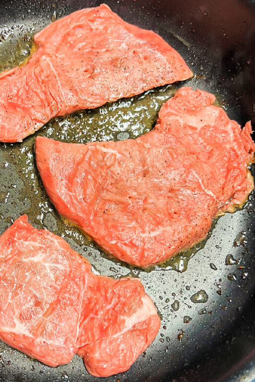 Skillet Sizzle Steaks with Mushroom Gravy