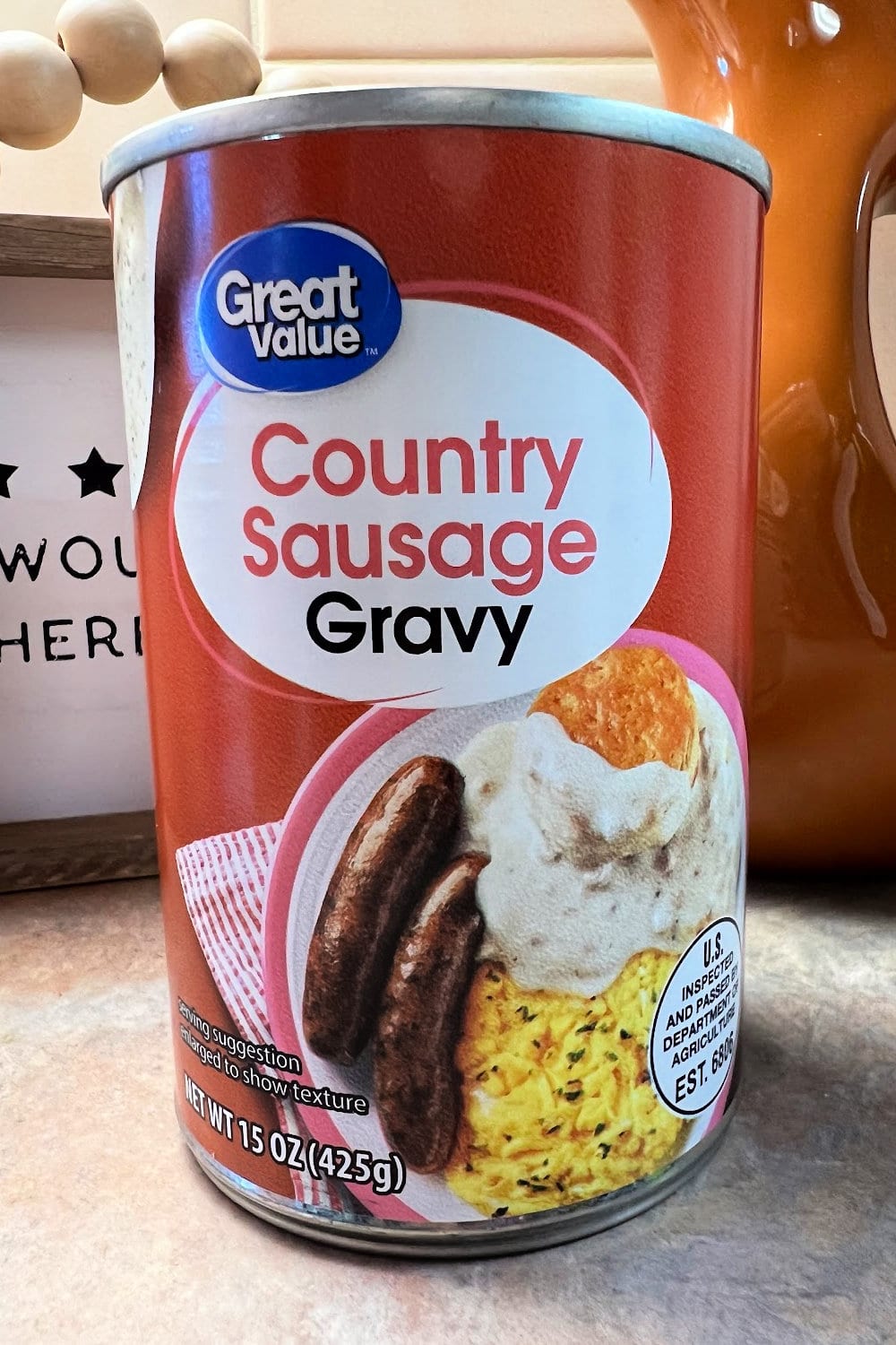 Canned sausage gravy that can be used for making breakfast pizza. 