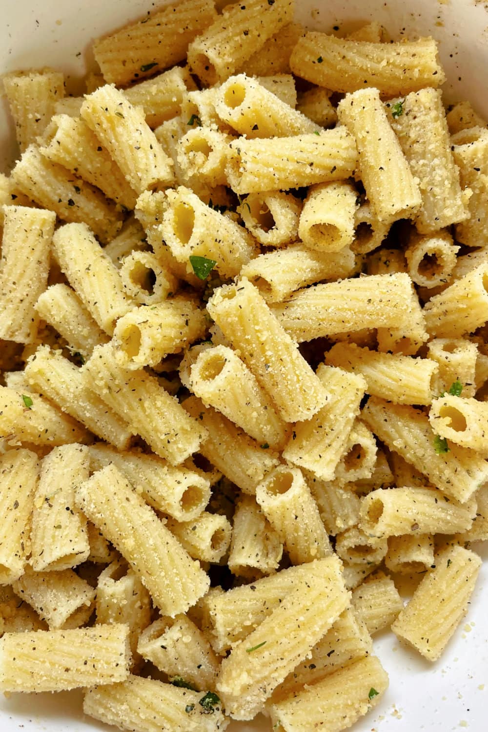 Cooked rigatoni that has been tossed with a Parmesan seasoning. 