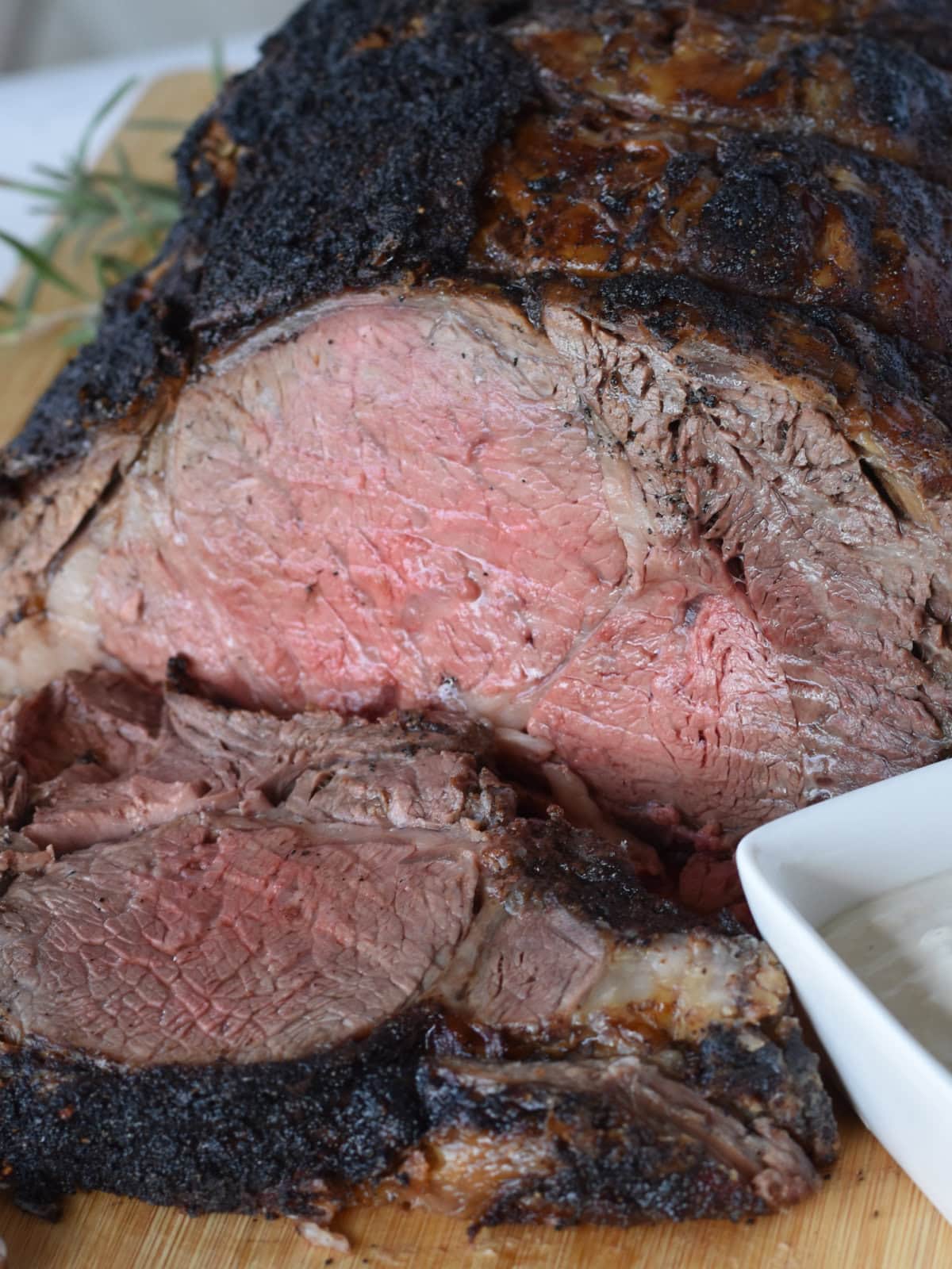 prime-rib-roast-recipe Sliced prime rib roast cut into 3/4 inch serving sizes.