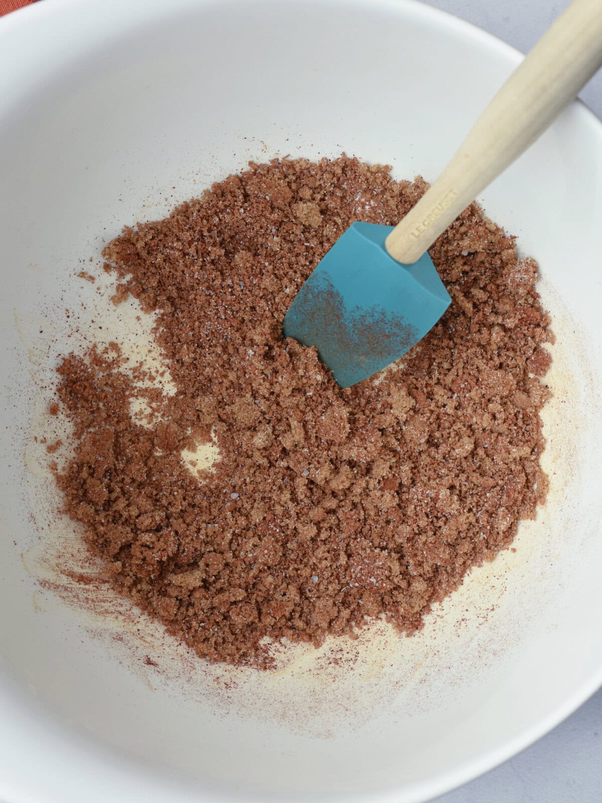 Brown sugar, chili powder, salt, cinnamon and garlic powder in a mixing bowl. 