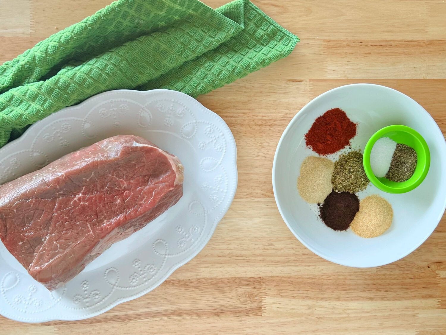 All the ingredients needed to make Beef Top Round Roast. 