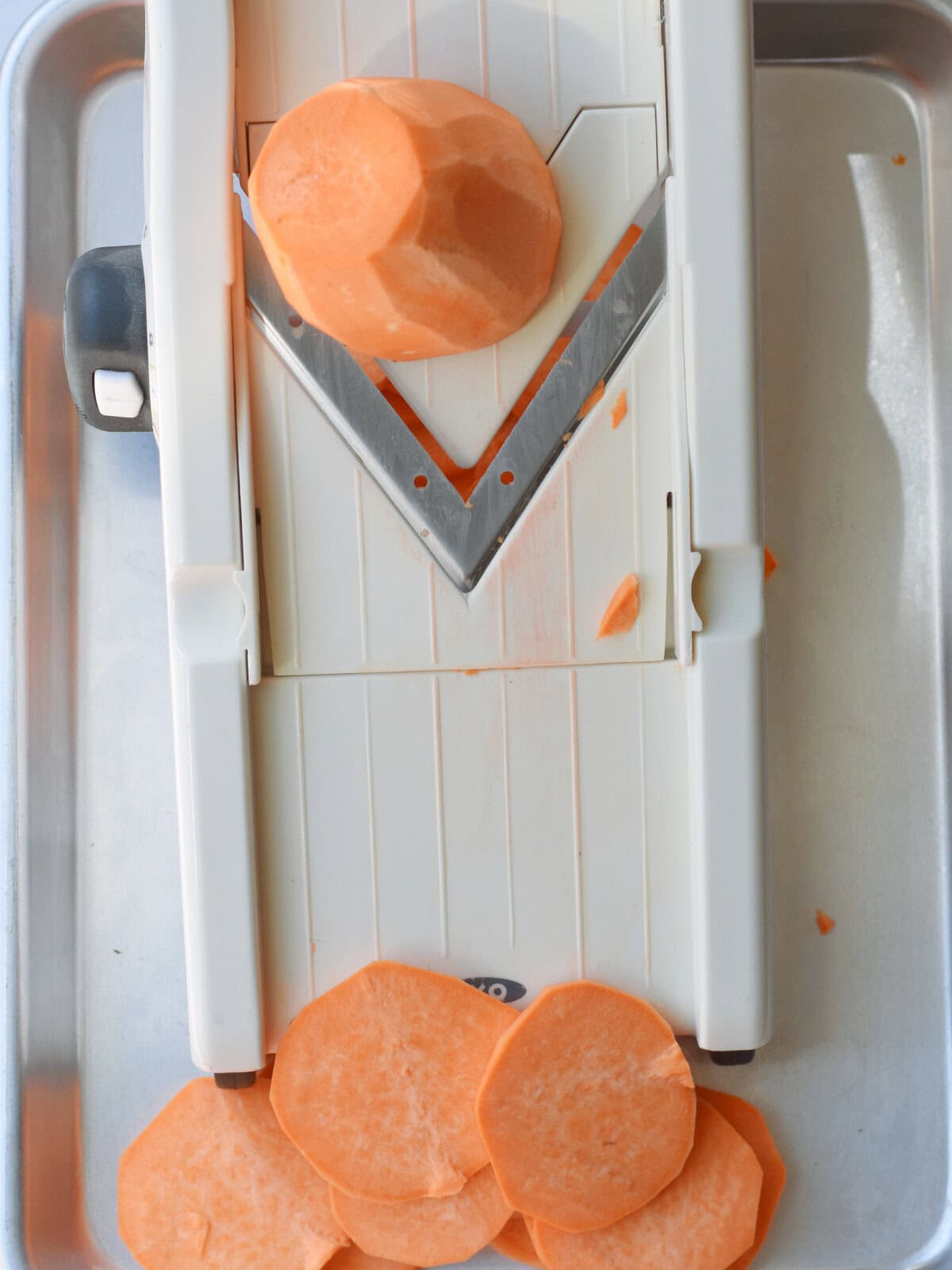 scalloped-sweet-potatoes-slicing Slicing the sweet potatoes.