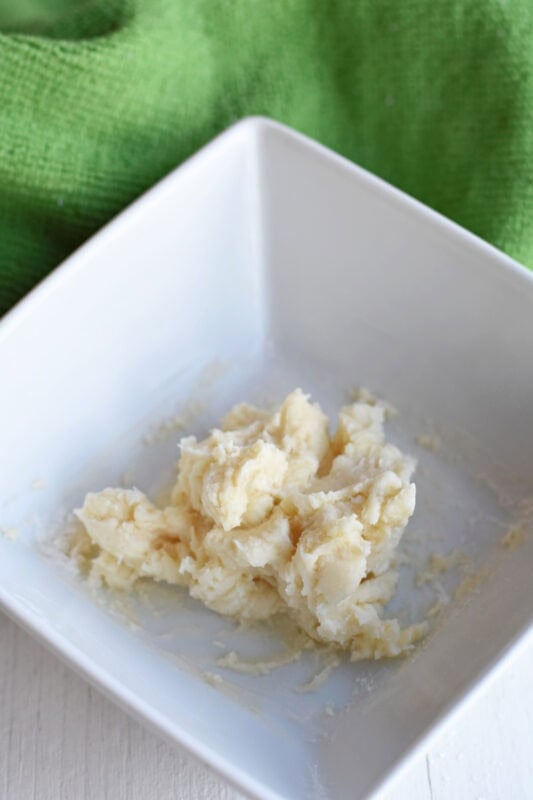 Butter paste made with flour for making beef roast gravy. 