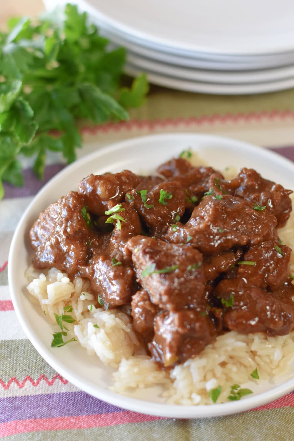 brown-gravy-beef-tips A serving of beef tips and brown gravy on a white plate.