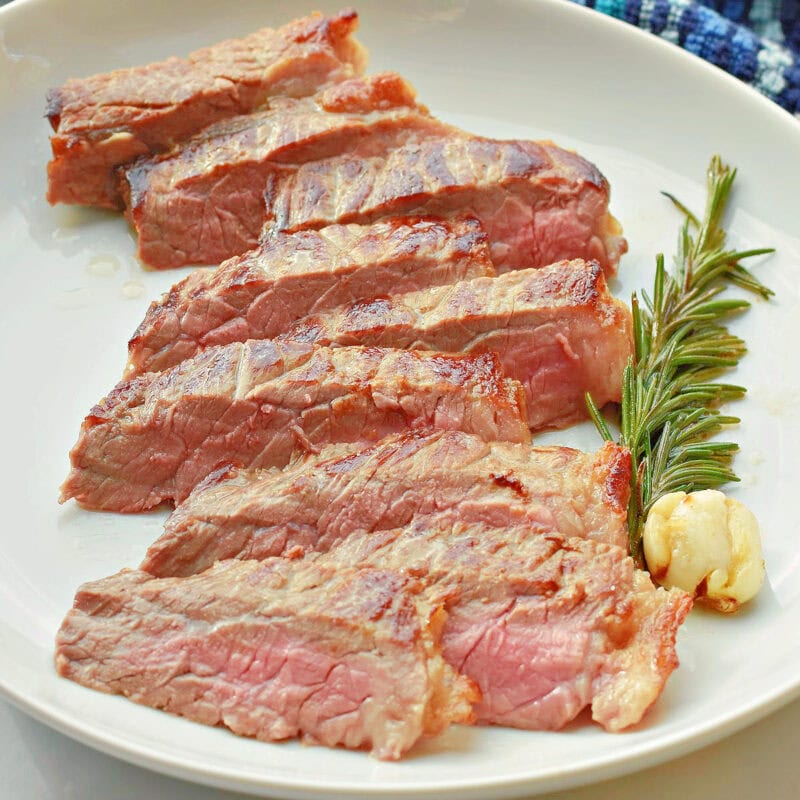 Round steak cooked in garlic and butter plated.