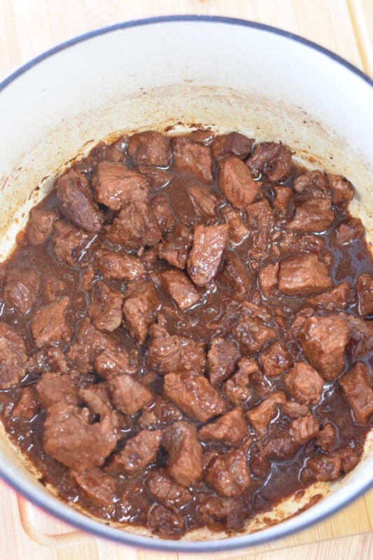 gravy-beef-stew-meat Cooked stew meat with brown gravy.