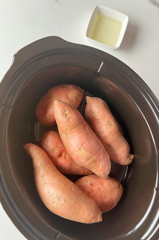 sweet-potato-ingredients Sweet potato and oil ingredients.