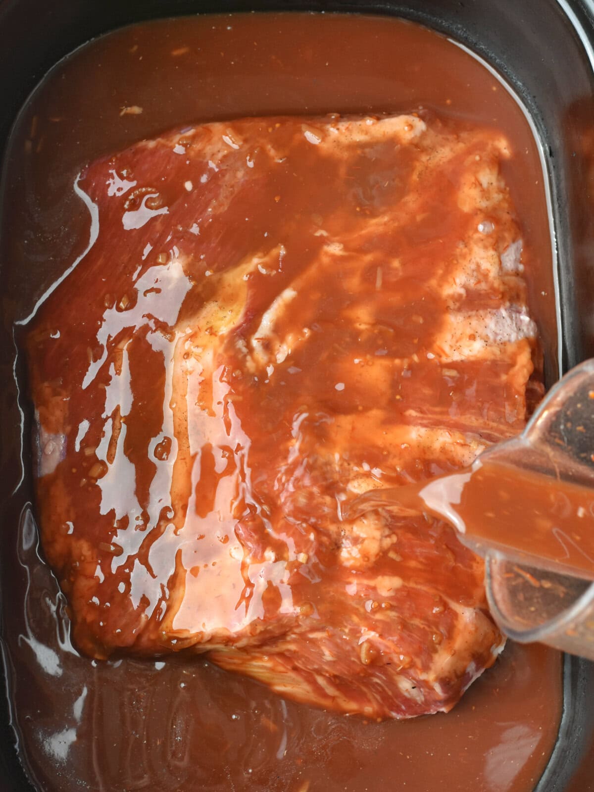 Uncooked beef with a simple sauce. 